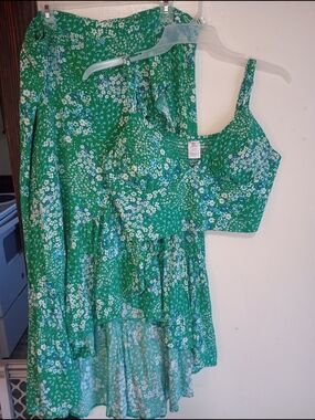 No Boundaries Green Floral 2 Pc Summer Dress w/ Wrap Skirt And Cropped Tank Top